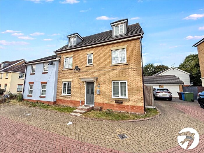 6 Bedroom Semi-Detached House For Sale In Raite Green, Sittingbourne, Kent, ME10