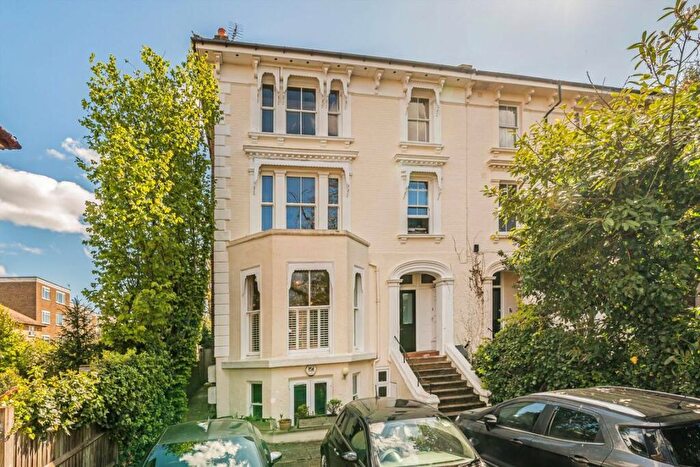2 Bedroom Flat To Rent In South Bank Terrace, Surbiton, KT6