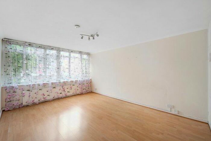 Studio To Rent In Churchill Gardens, London, SW1V