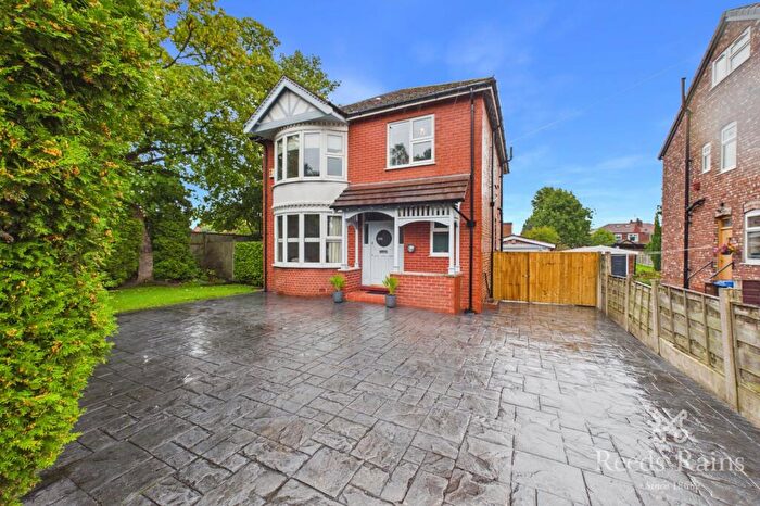 4 Bedroom Detached House For Sale In Dialstone Lane, Offerton, Stockport, Cheshire, SK2