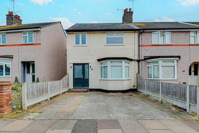 3 Bedroom End Of Terrace House To Rent In Kent Avenue, Leigh-On-Sea, SS9