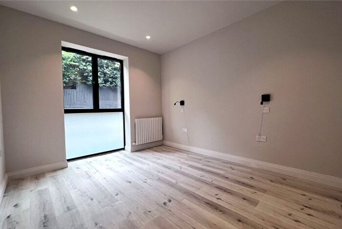 1 Bedroom Flat To Rent In Upper Hale Road, Farnham, Surrey, GU9