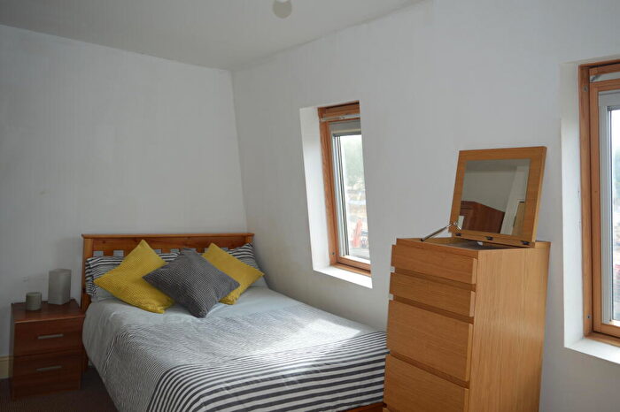 Studio To Rent In Brookhill Road, London, SE18