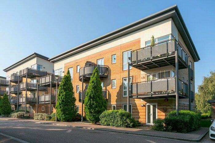 2 Bedroom Flat To Rent In Monet House, Cassio Place, Watford, Hertfordshire, WD18