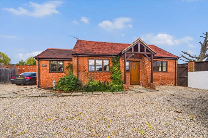 2 Bedroom Bungalow To Rent In Goring Lane, Goddards Green, Mortimer, Reading, RG7
