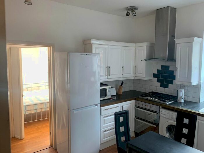 4 Bedroom Flat To Rent In Burnham Street, Bethnal Green, E2