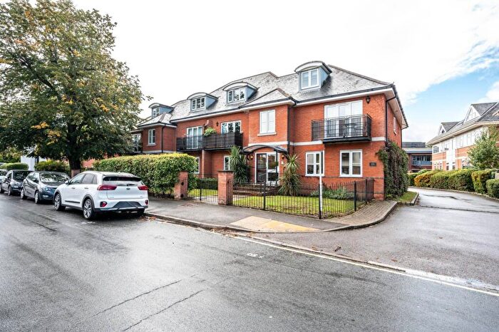 2 Bedroom Flat For Sale In Abbey Road, , Chertsey, KT16