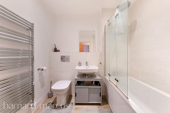 1 Bedroom Flat For Sale In Marketfield Way, Redhill, RH1