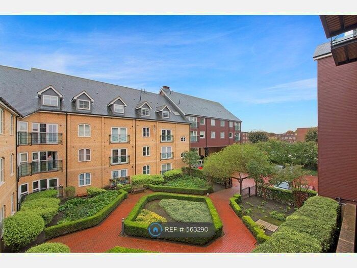 2 Bedroom Flat To Rent In Broadmeads, Ware, SG12