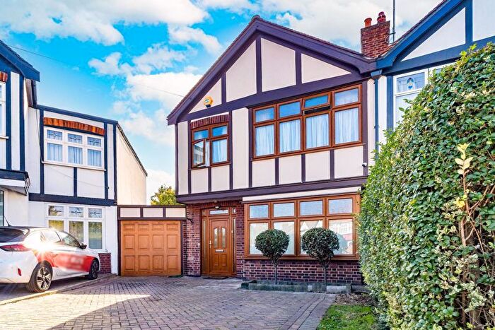 3 Bedroom Property To Rent In Middleton Close, Chingford, E4