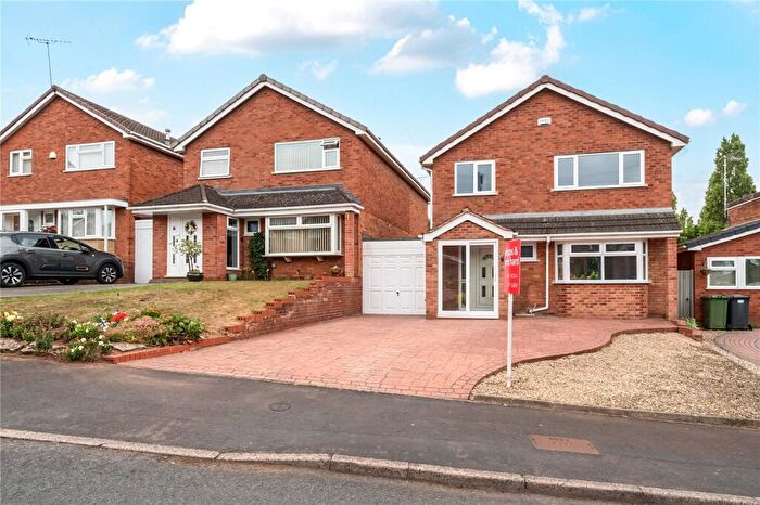 3 Bedroom Link Detached House For Sale In Kestrel Close, Kidderminster, Worcestershire, DY10