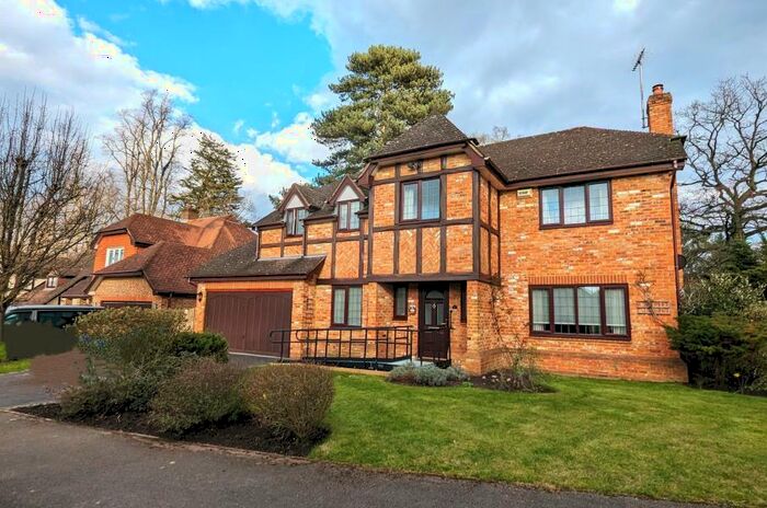 5 Bedroom Detached House To Rent In Horsell, Woking, Surrey, GU21