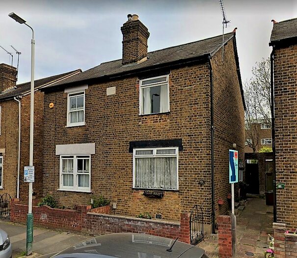 3 Bedroom Semi-Detached House To Rent In Globe Road, Hornchurch, RM11