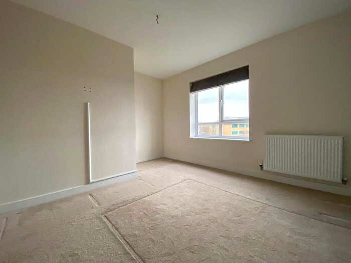 2 Bedroom Apartment To Rent In Fleming Place, Bracknell, Berkshire, RG12