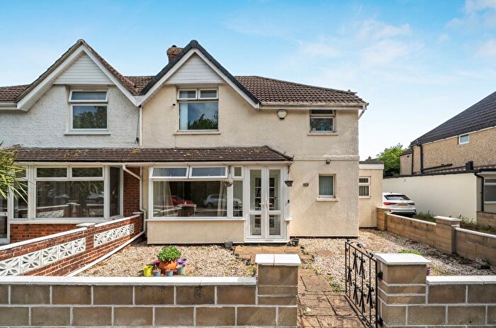 3 Bedroom Semi Detached House For Sale In Shrivenham Road, Swindon, SN1