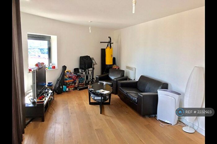 2 Bedroom Flat To Rent In Hallsville Road, London, E16