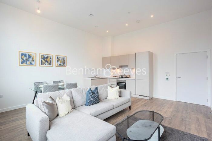 1 Bedroom Flat To Rent In Carnation Gardens, Hayes, UB3