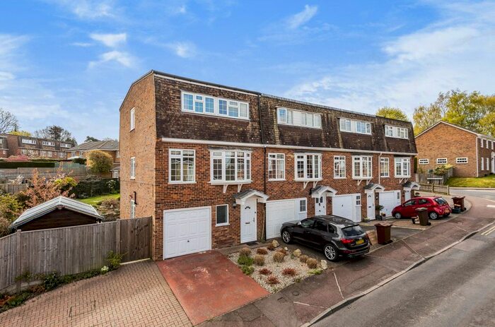 4 Bedroom Terraced House To Rent In Clarendon Way, Tunbridge Wells, TN2