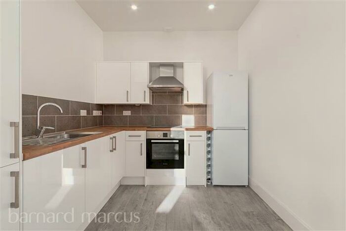 Apartment To Rent In Walworth Road, London, SE17