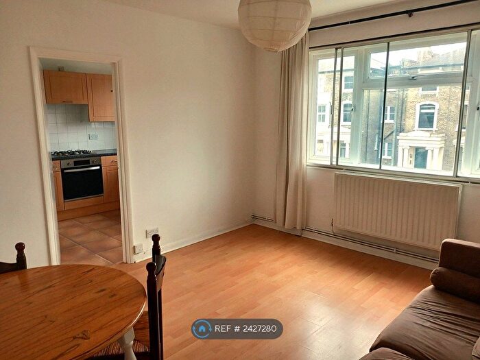 2 Bedroom Flat To Rent In Tollington Park, London, N4