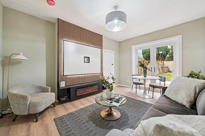 3 Bedroom Flat For Sale In Glencroft Road, Croftfoot, Glasgow, G44