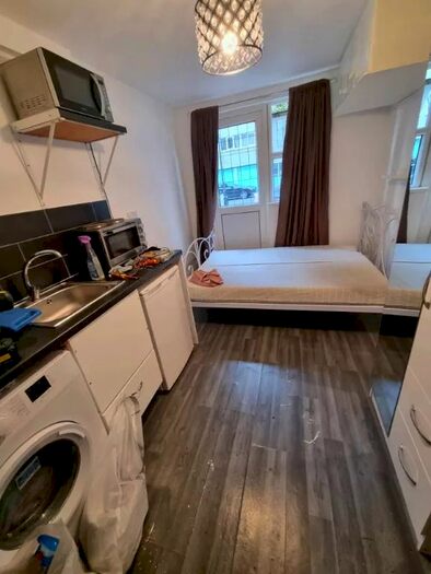 Studio To Rent In Lindsay Close, Mitcham, CR4