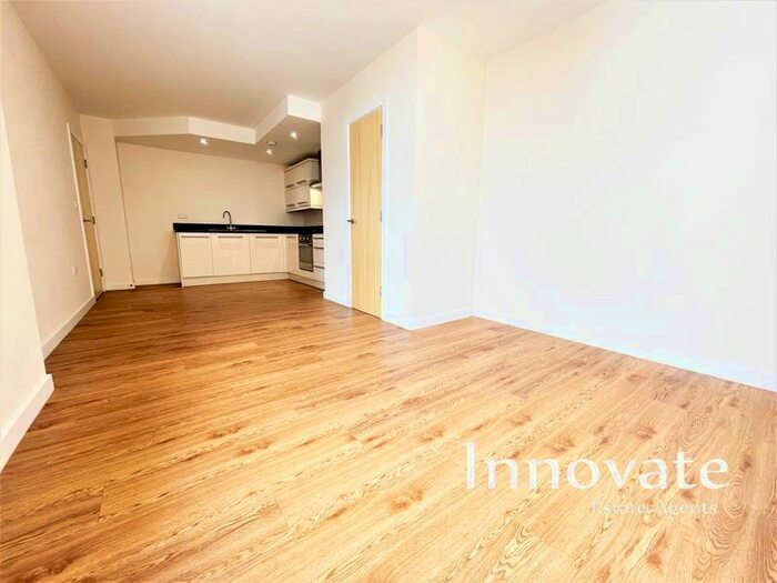 2 Bedroom Flat To Rent In The Parade, Oadby, Leicester, LE2