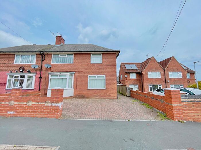 4 Bedroom Semi-Detached House To Rent In Windmill Road, Leeds, LS10