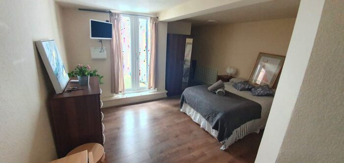 1 Bedroom Studio To Rent In High Road, London, NW10