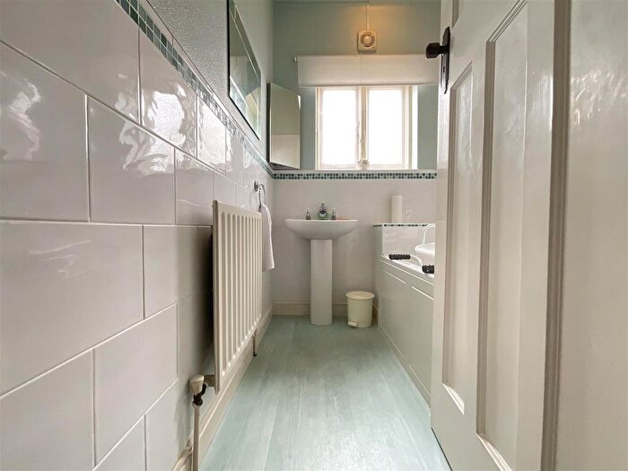 3 Bedroom Property For Sale In Newlands Avenue, Scarborough, YO12