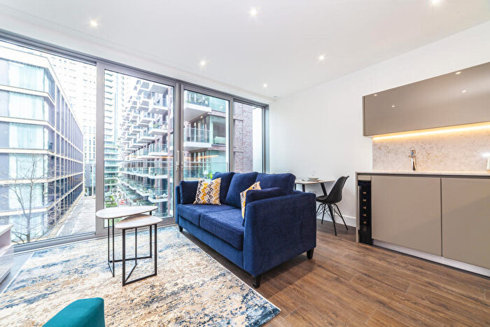 Studio To Rent In Neroli House, Piazza Walk, Tower Hamlets, London, E1