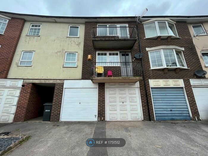 2 Bedroom Flat To Rent In Belvoir Lodge, Carlton, Nottingham, NG4