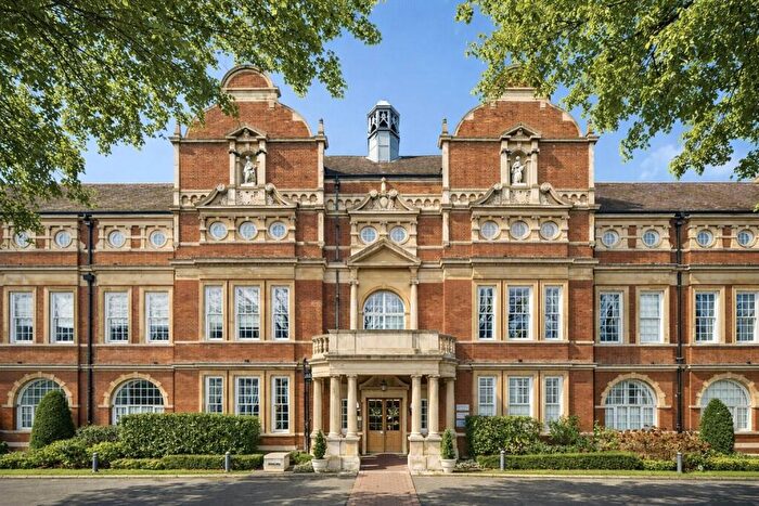 1 Bedroom Apartment For Sale In Forfar Road, Battersea, SW11