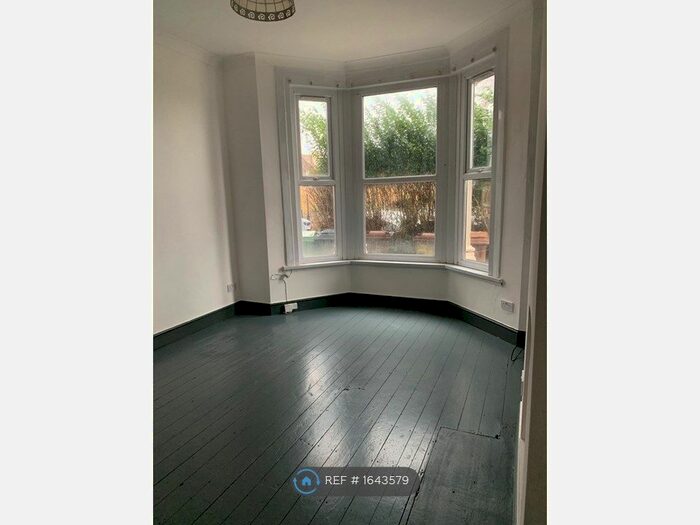 1 Bedroom Flat To Rent In Brewster Road, London, E10