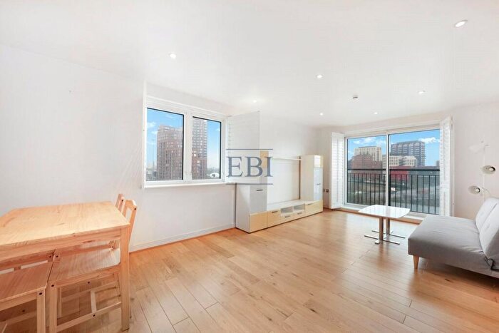 2 Bedroom Apartment For Sale In Settlers Court, Newport Avenue, London, E14