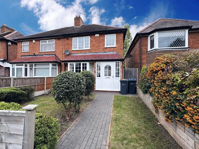 3 Bedroom Semi-Detached House For Sale In Monyhull Hall Road, Birmingham, B30