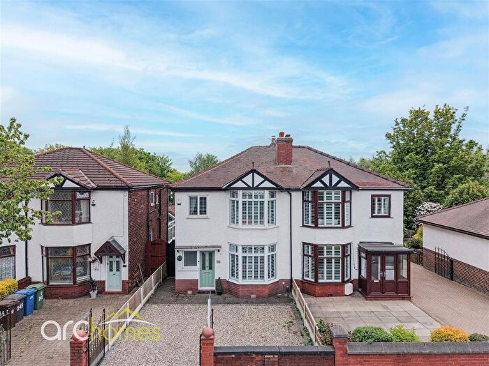 3 Bedroom Semi Detached House For Sale In Bolton Road, Atherton, Manchester, M46