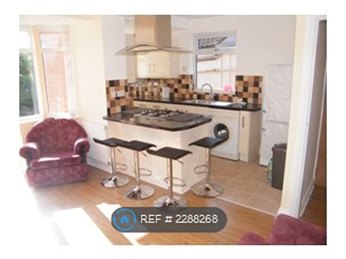 4 Bedroom Semi-Detached House To Rent In Landseer Road, Leicester, LE2
