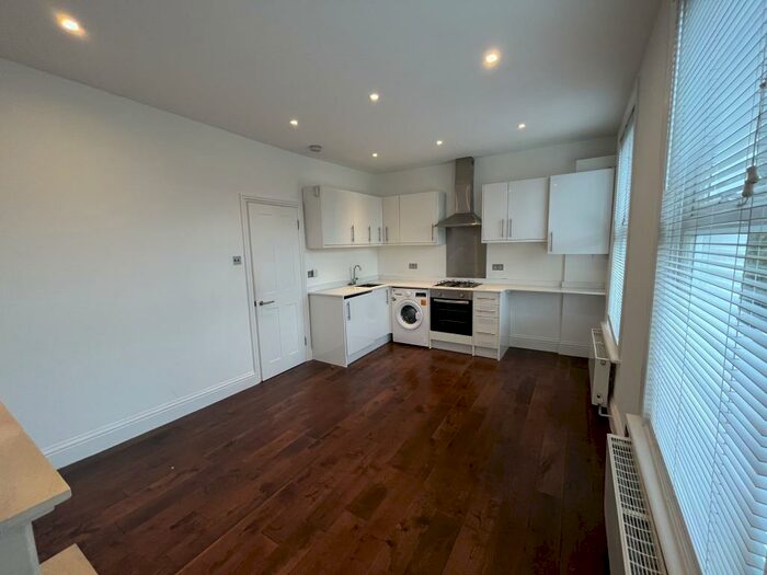 2 Bedroom Apartment To Rent In Stanhope Road, London, N12