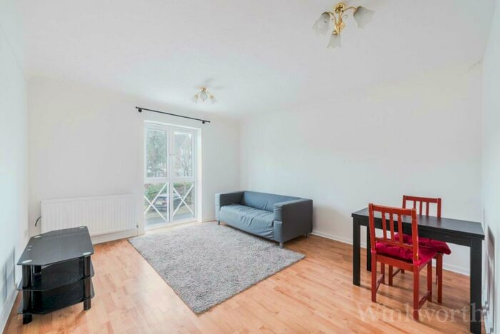 3 Bedroom Apartment To Rent In London Road, London, SE23