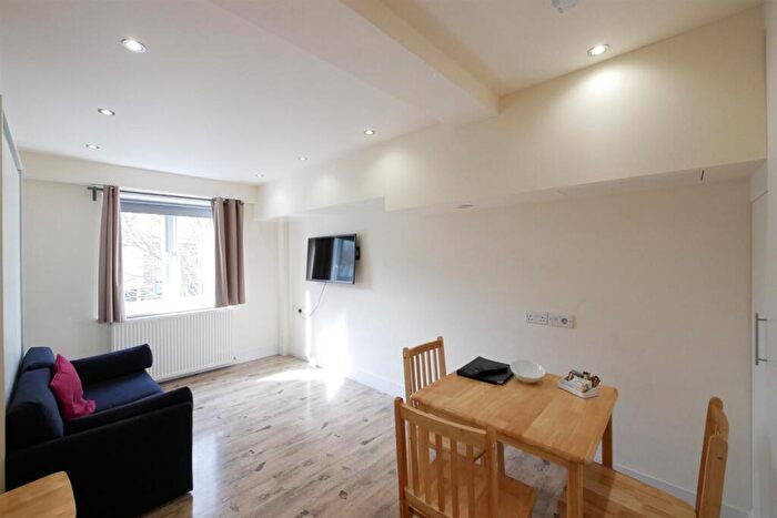 1 Bedroom Apartment To Rent In Fonthill Road, Finsbury Park, N4