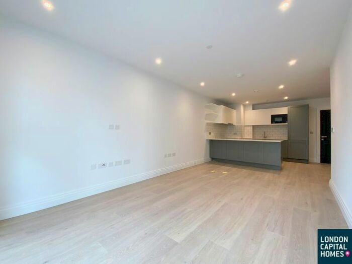2 Bedroom Flat To Rent In Bogart House, Filmworks, Ealing, London, W5