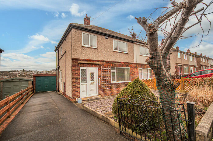 3 Bedroom Semi-Detached House To Rent In Mountfield Avenue, Huddersfield, HD5