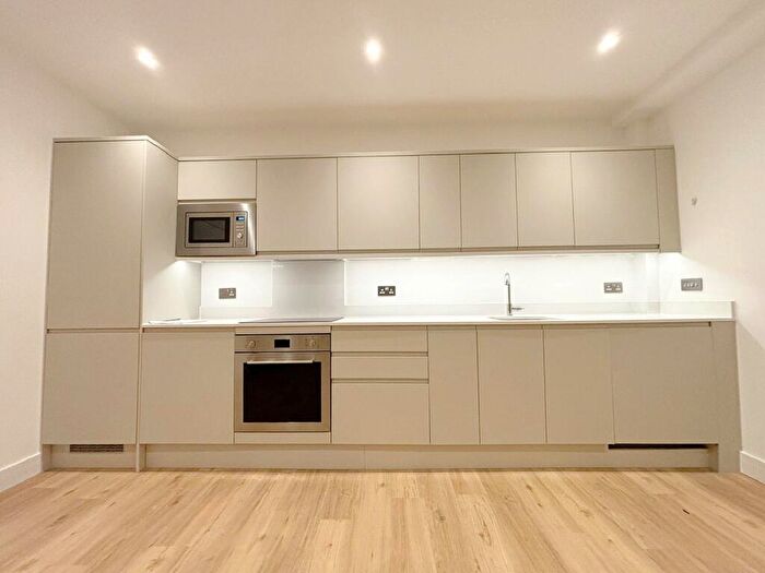 1 Bedroom Flat To Rent In Farnborough Road, Farnborough, Surrey, GU14