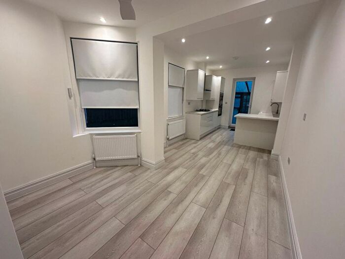 4 Bedroom Semi-Detached House To Rent In Alexandria Road, London, W13