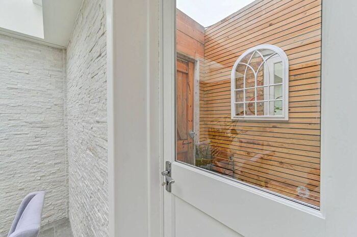 2 Bedroom Terraced House For Sale In Danbury Street, London, Angel, London, N1
