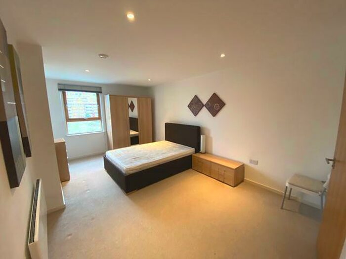 2 Bedroom Apartment To Rent In Gateway South The Gateway Leeds, LS9