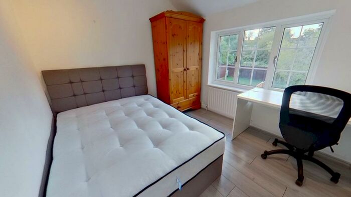 4 Bedroom Semi-Detached House To Rent In The Oval, Guildford, Surrey, GU2