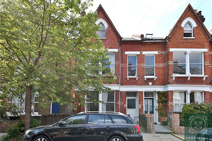 3 Bedroom Flat For Sale In Fairbridge Road, London, N19