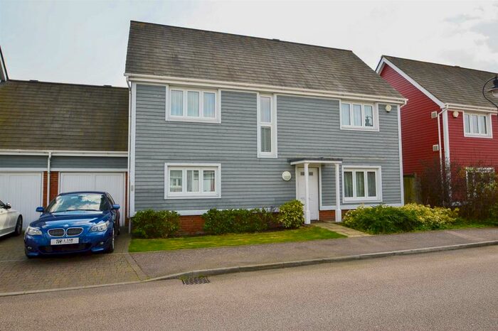 5 Bedroom Detached House To Rent In Perch Close, Larkfield, ME20